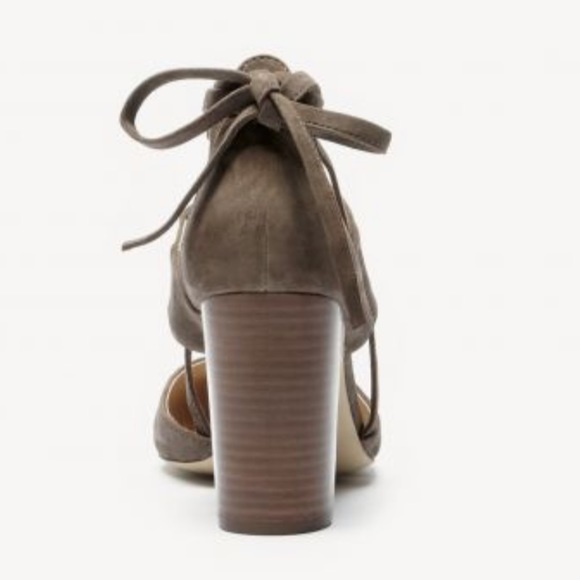 Sole Society Isabeli Pump in Taupe - Picture 5 of 7